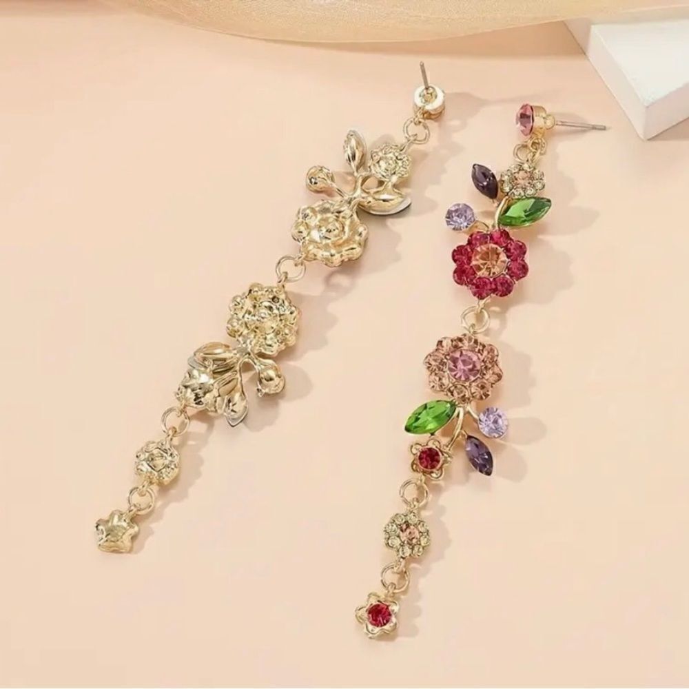 🌺 Betsey Johnson stunning long drop dangle earrings 🌺 - Picture 2 of 4